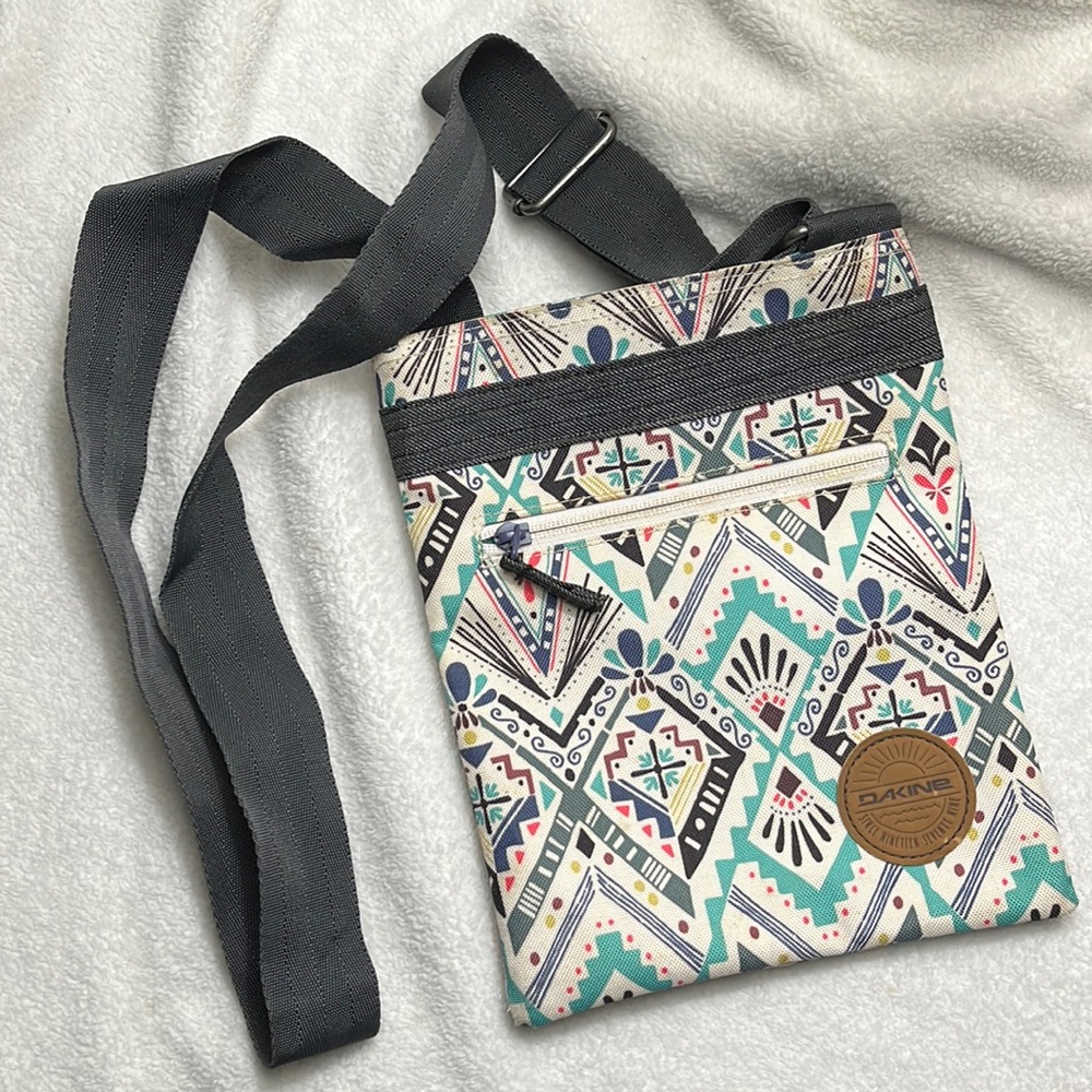 Dakine crossbody